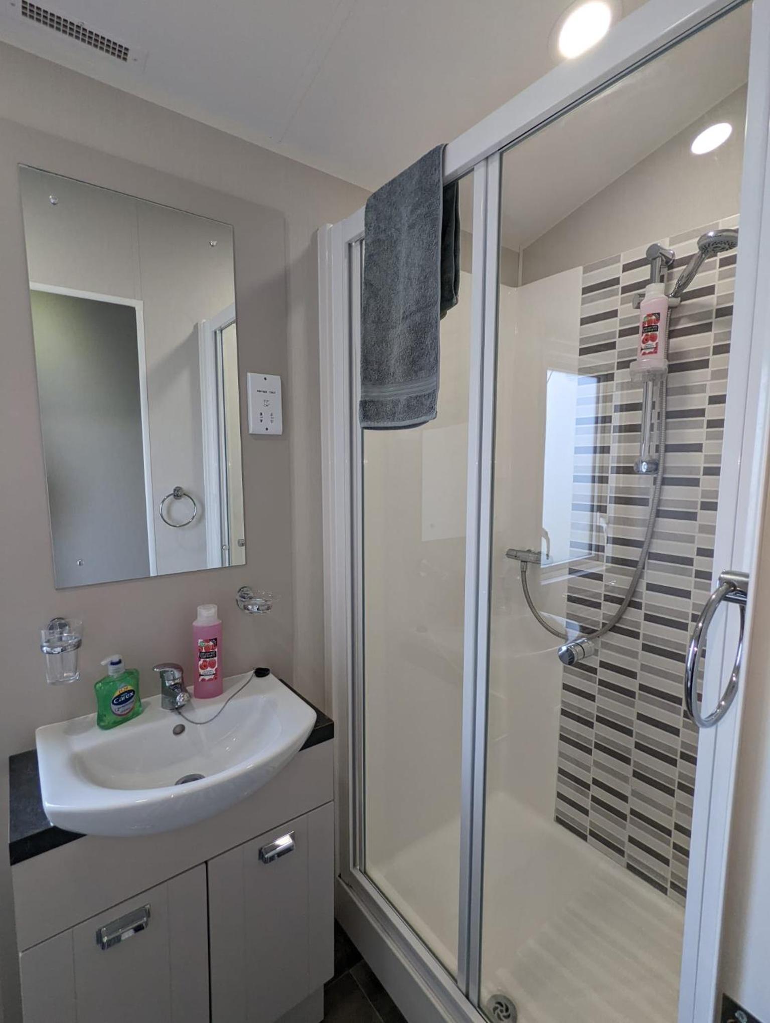 LOCATION LOCATION Beautiful Modern Frontline Caravan Haven Littlesea Weymouth
