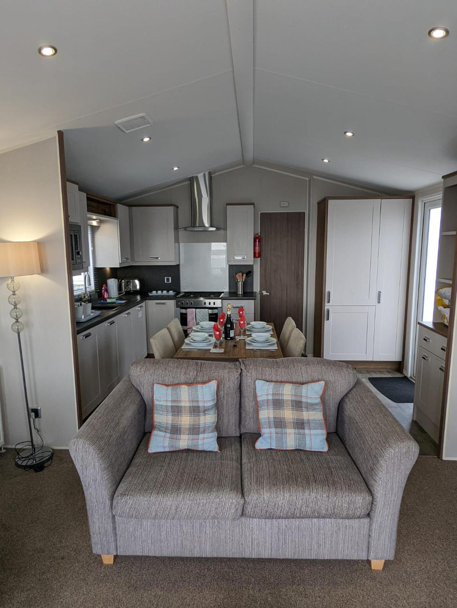 LOCATION LOCATION Beautiful Modern Frontline Caravan Haven Littlesea Weymouth
