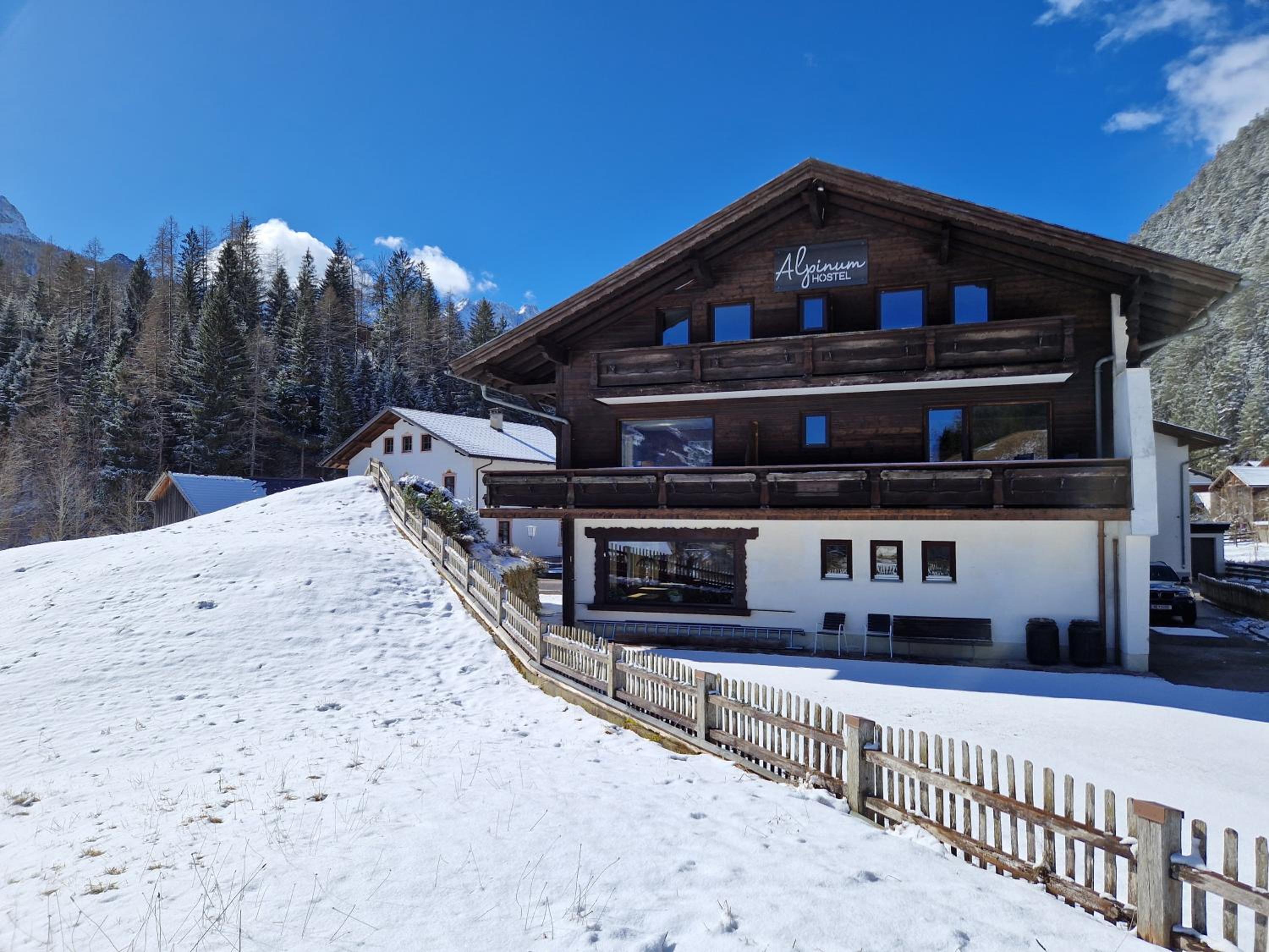 Alpinum Hostel Biberwier - Günstige Privatzimmer in der Zugspitz Arena