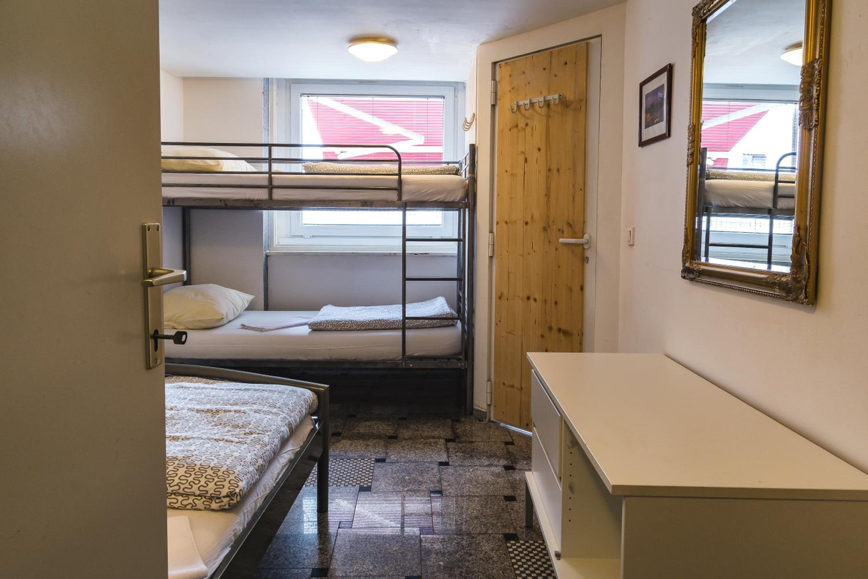 Hostel 24