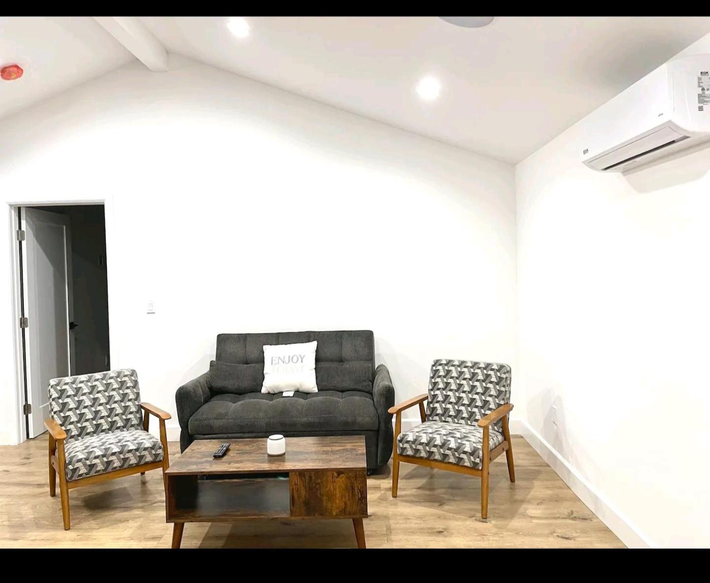 Los Angeles Vacations - Gated private house with own parking Sherman Oaks - Property Image 32