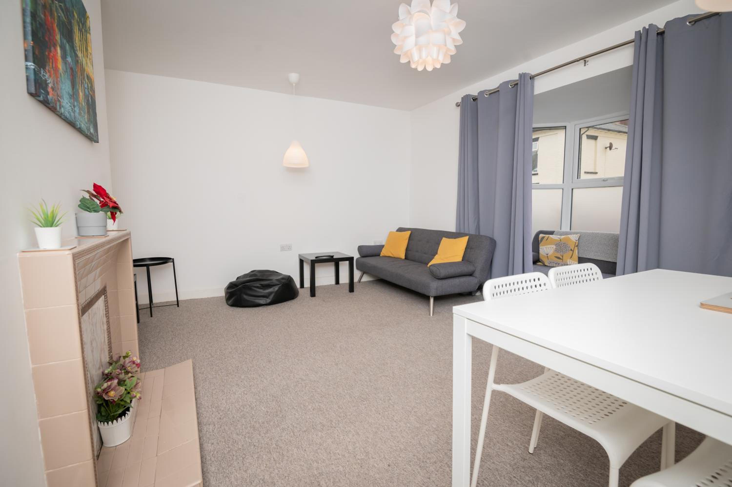 Immaculate Apartment meters from the beach Parking Available view 5