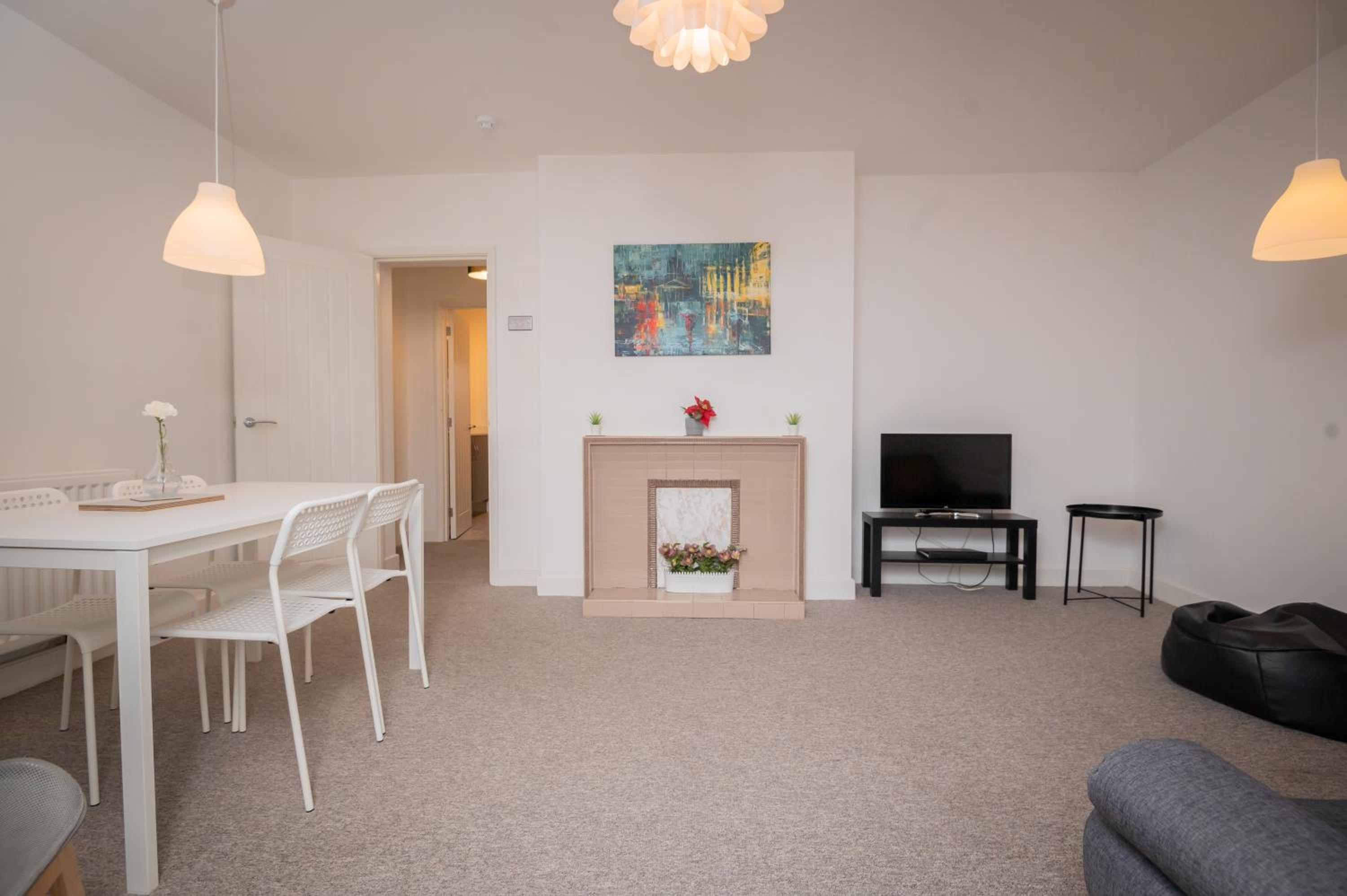 Immaculate Apartment meters from the beach Parking Available view 3