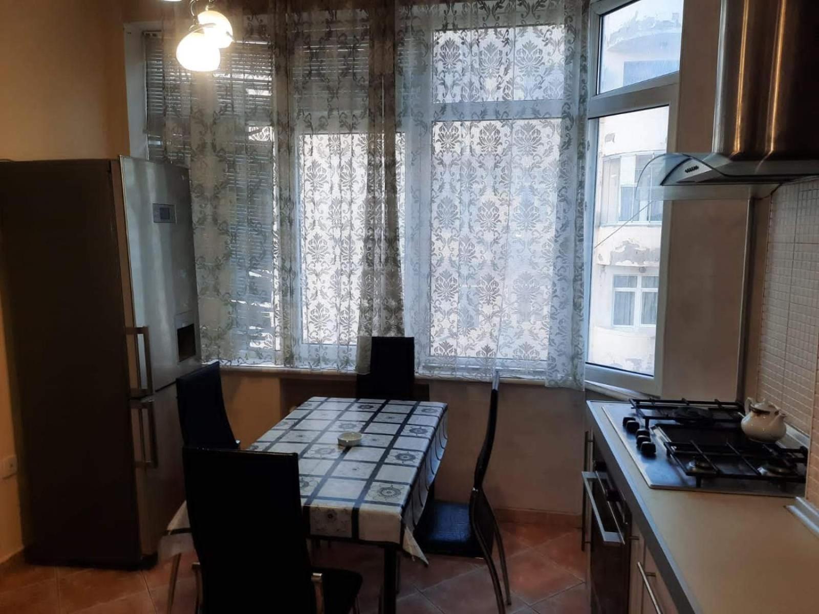 xoroshoya 3 komnotnaya kvartira na tarqovim