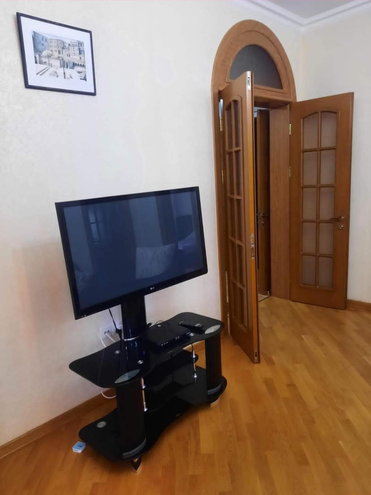 xoroshoya 3 komnotnaya kvartira na tarqovim