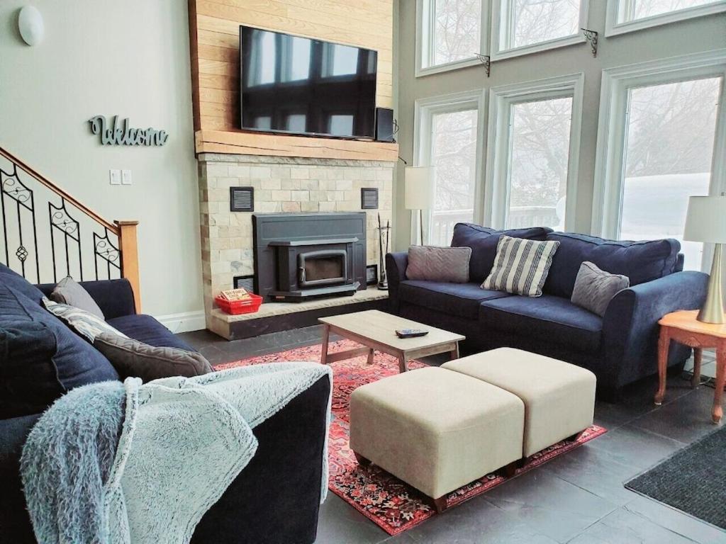 Executive-BBQ-Full-Kitchen-Washer-Dryer-Sauna-Backyard-Parking-Air-Conditioning