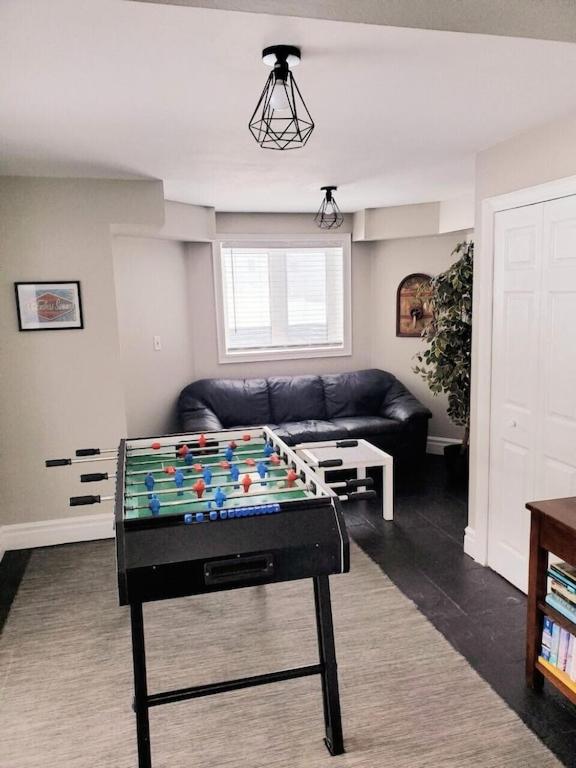 Executive-BBQ-Full-Kitchen-Washer-Dryer-Sauna-Backyard-Parking-Air-Conditioning