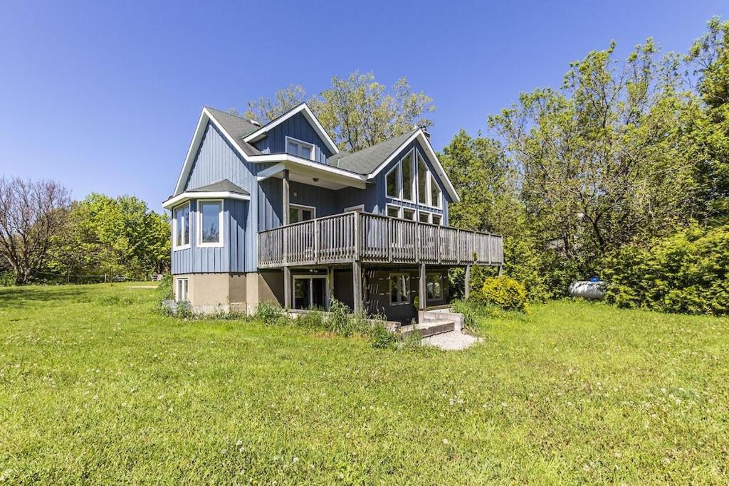 Executive-BBQ-Full-Kitchen-Washer-Dryer-Sauna-Backyard-Parking-Air-Conditioning