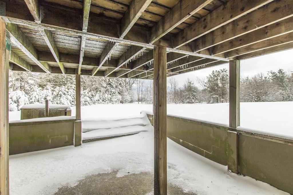 Executive-BBQ-Full-Kitchen-Washer-Dryer-Sauna-Backyard-Parking-Air-Conditioning