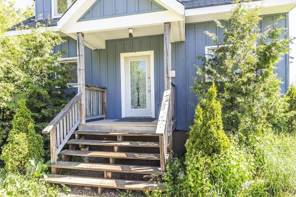 Executive-BBQ-Full-Kitchen-Washer-Dryer-Sauna-Backyard-Parking-Air-Conditioning