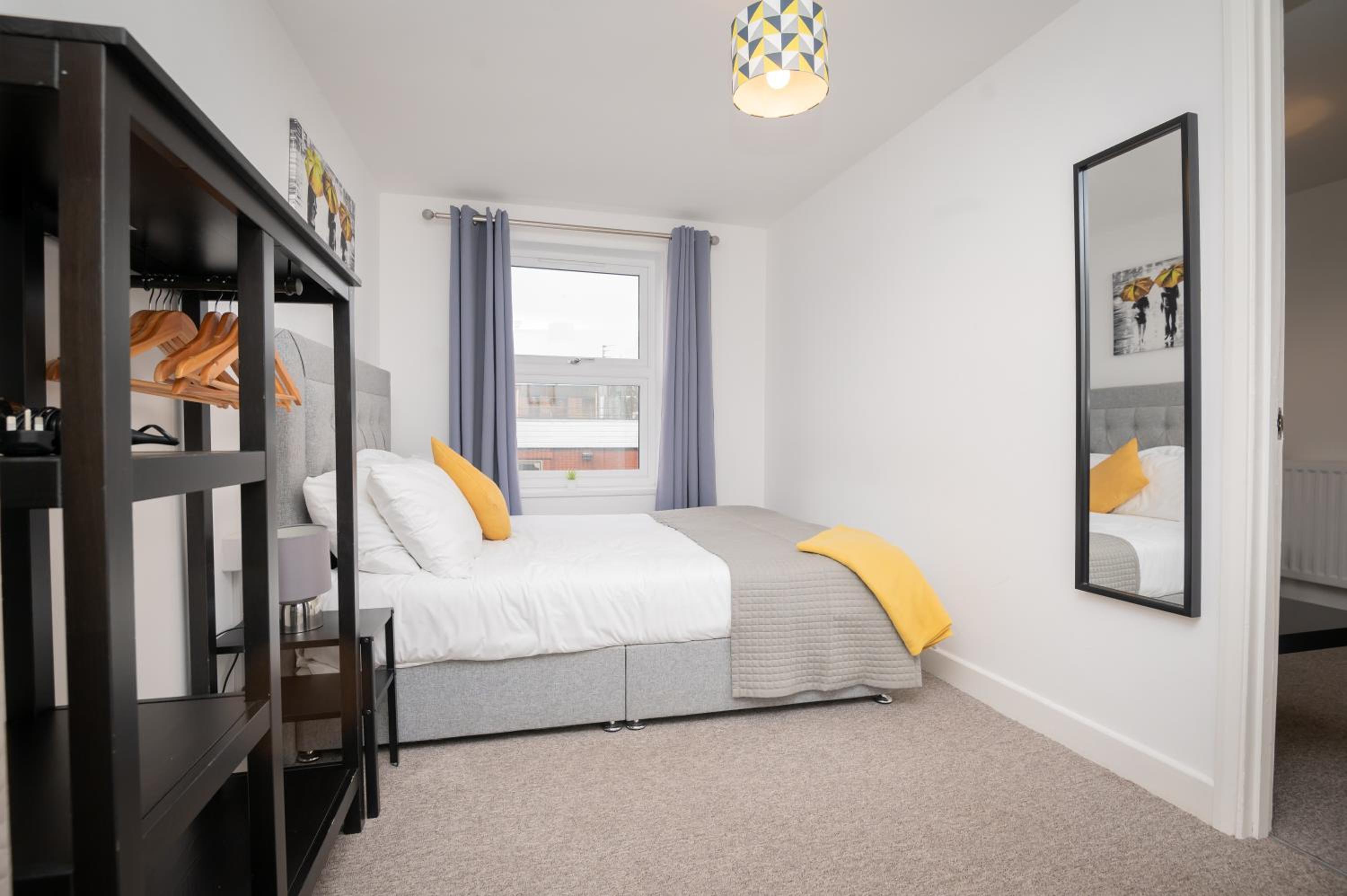Immaculate Apartment meters from the beach Parking Available view 2