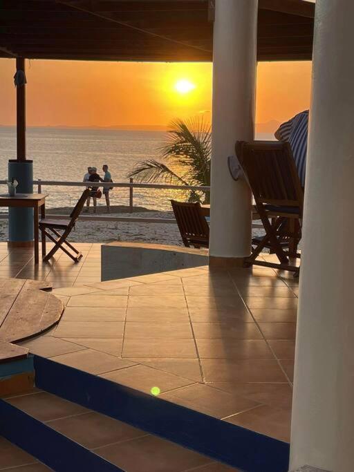 Cosy & Relax Yellow House 5mn walk from the beach!