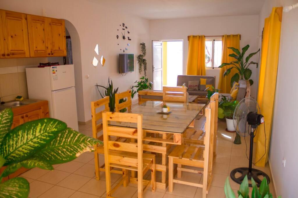 Cosy & Relax Yellow House 5mn walk from the beach!