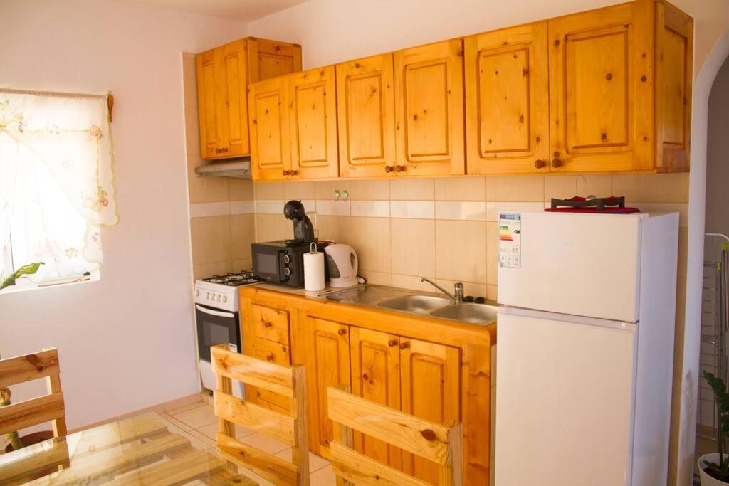 Cosy & Relax Yellow House 5mn walk from the beach!