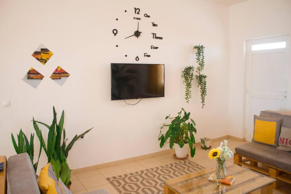 Cosy & Relax Yellow House 5mn walk from the beach!