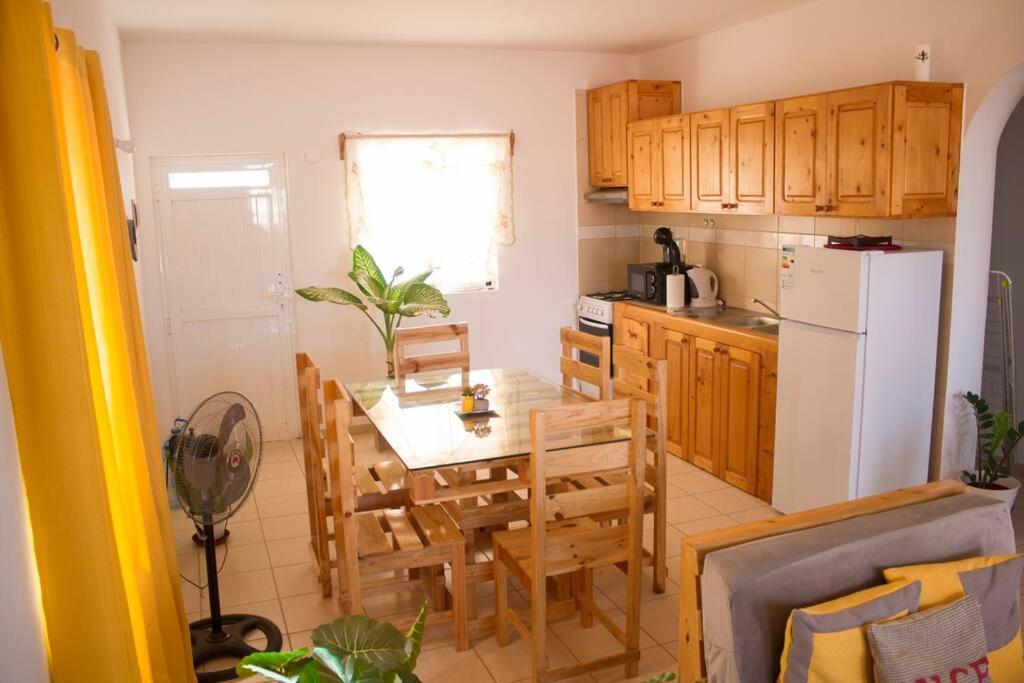 Cosy & Relax Yellow House 5mn walk from the beach!