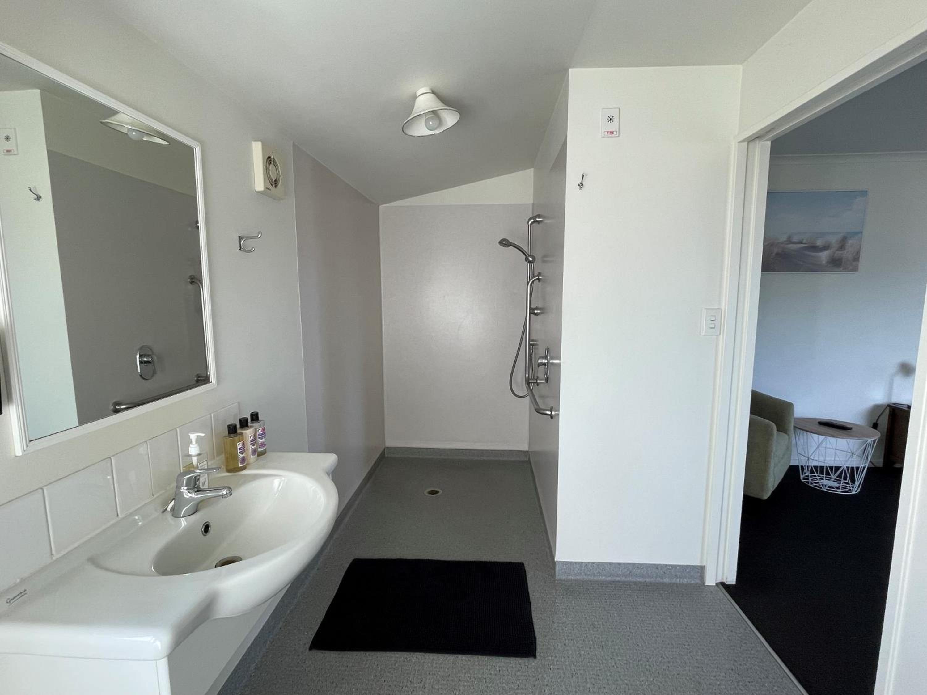 Colonial Motel, photo 25