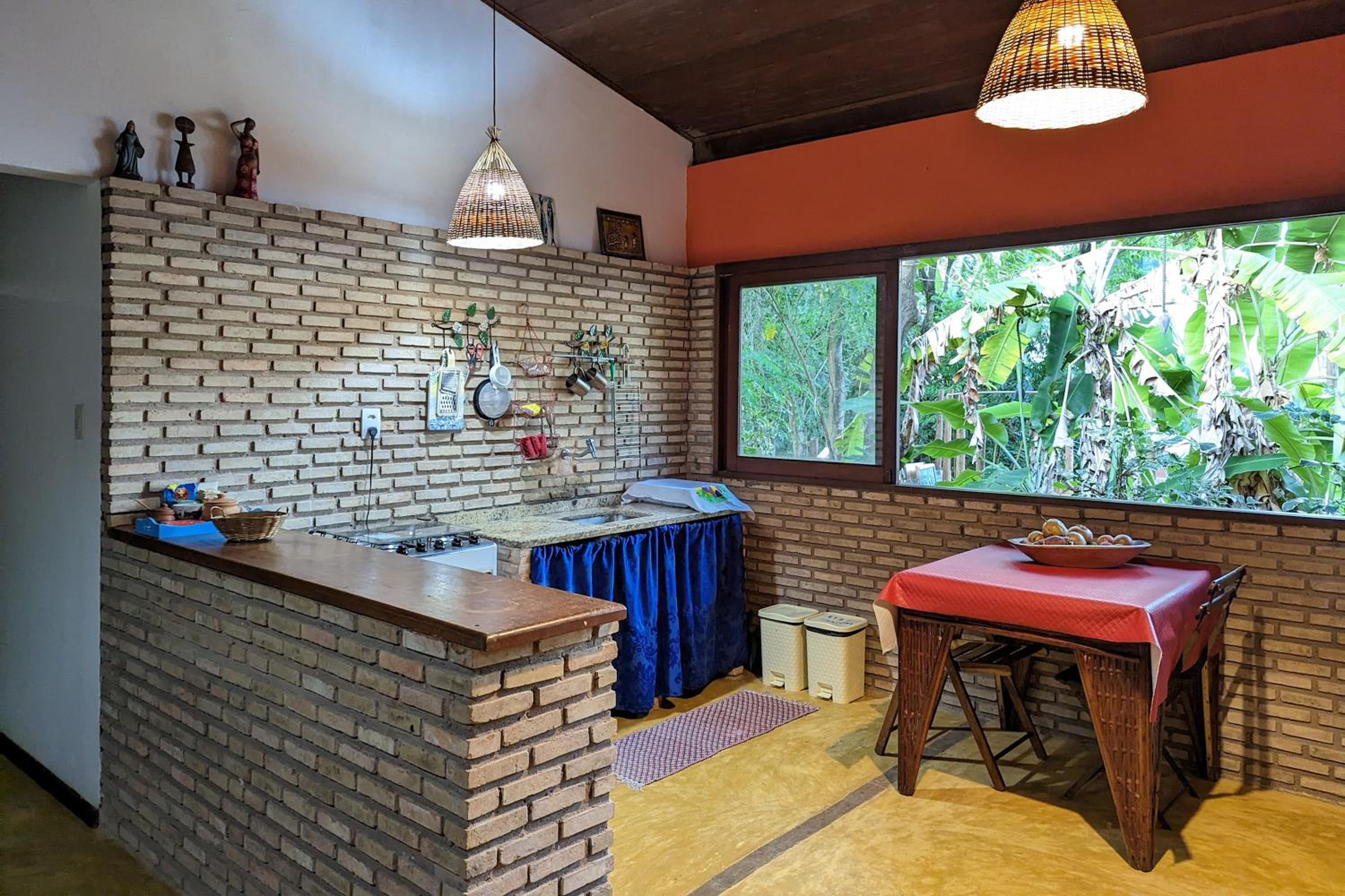 Vilacentro - colorida e ao lado dos restaurantes