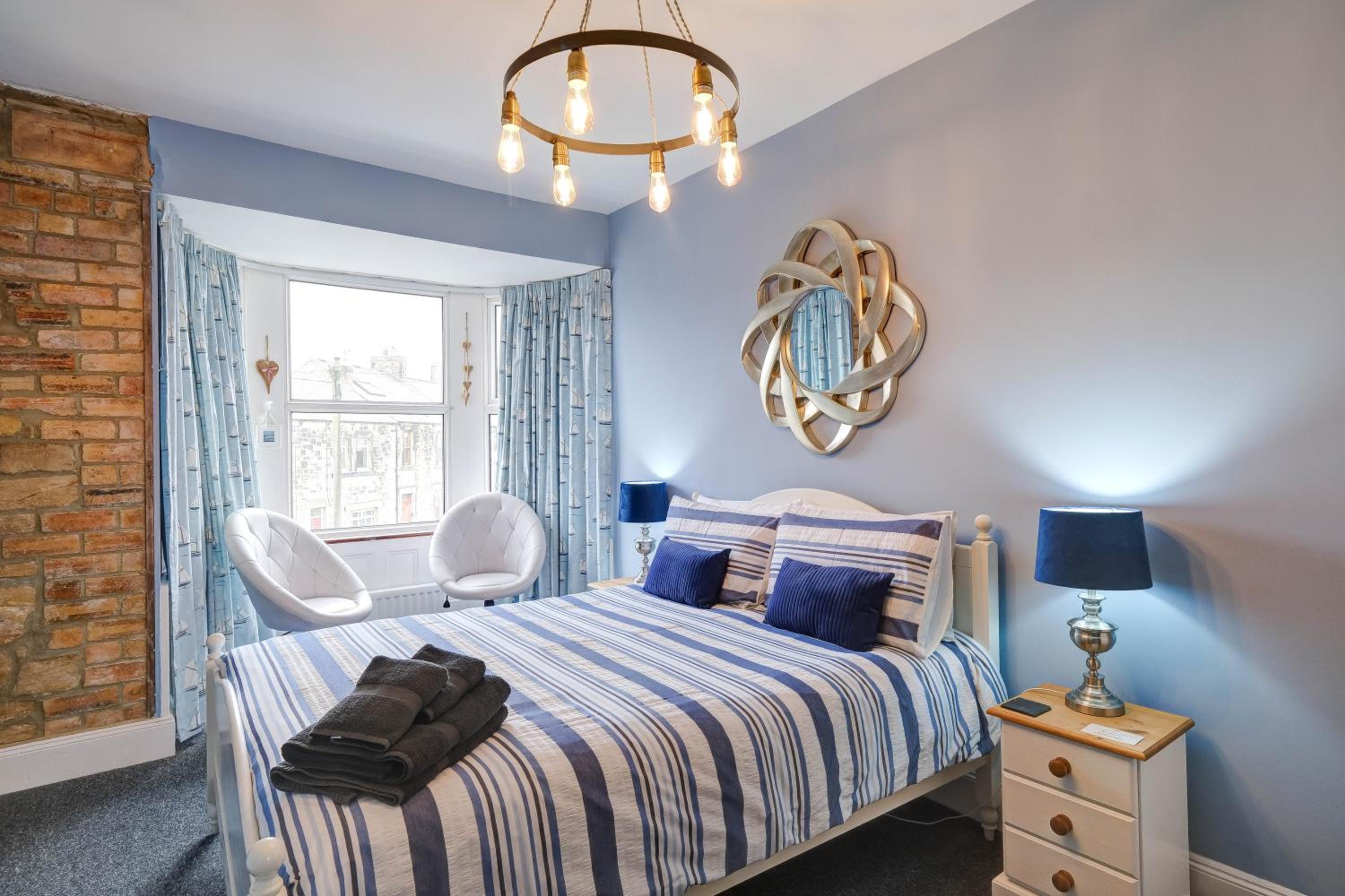 Seashell House with SEA VIEWS and FREE GYM POOL PASS view 2