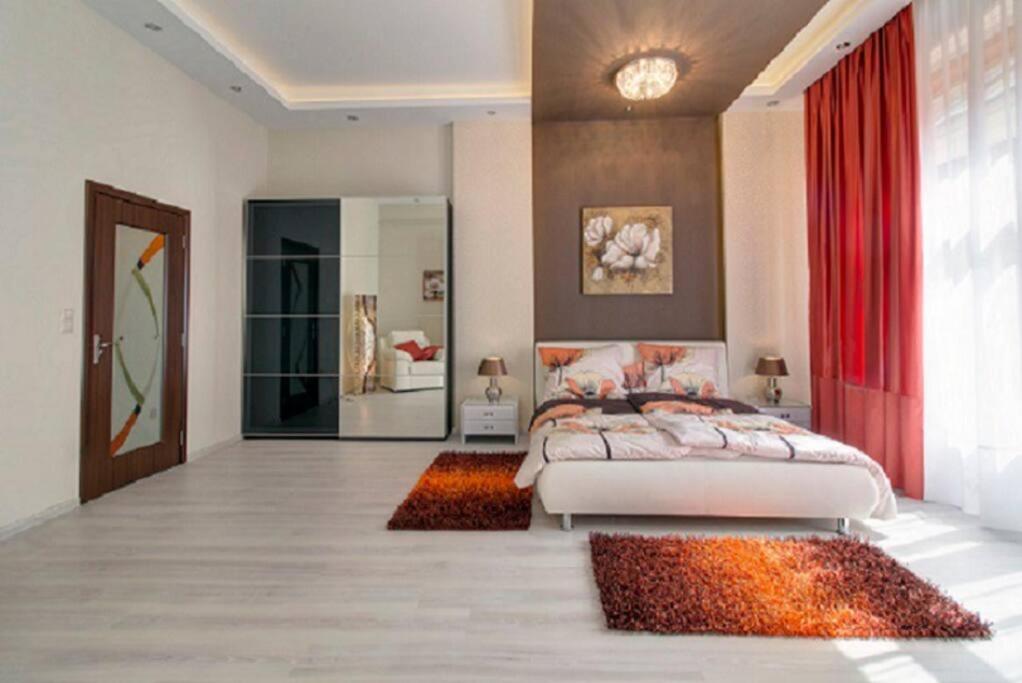 Super Central Apartment view 2