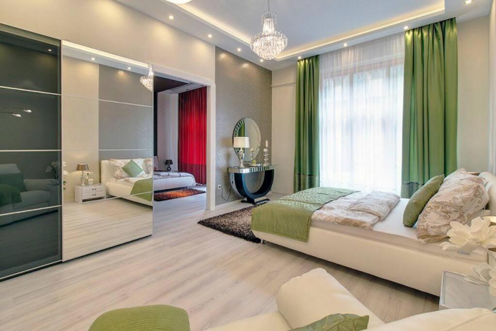 Super Central Apartment view 3
