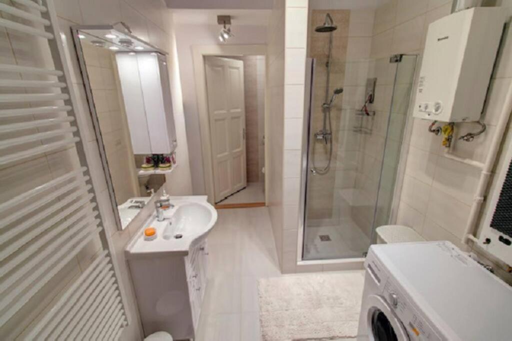 Super Central Apartment view 4