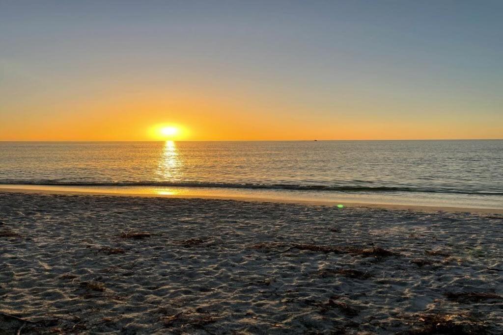 NORTH CAPTIVA ISLAND Steps to Private Gulf Beaches Pools Hot Tub Golf Cart
