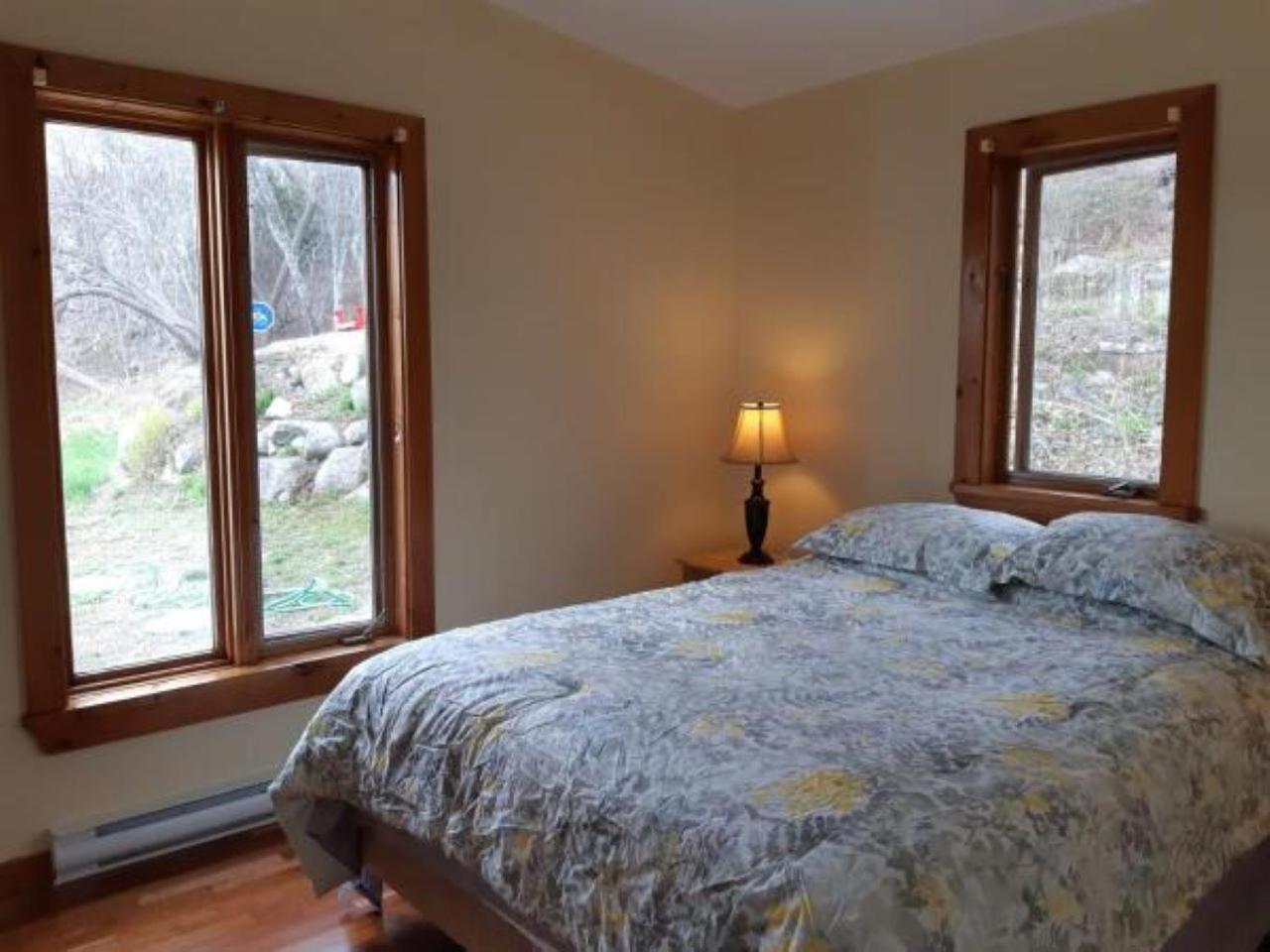Oceanfront Garden Cottage - Gateway to Attractions and Towns, Private Cove Mooring