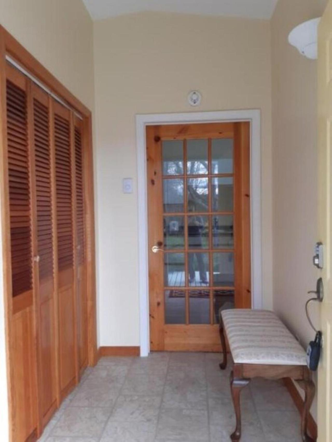 Oceanfront Garden Cottage - Gateway to Attractions and Towns, Private Cove Mooring
