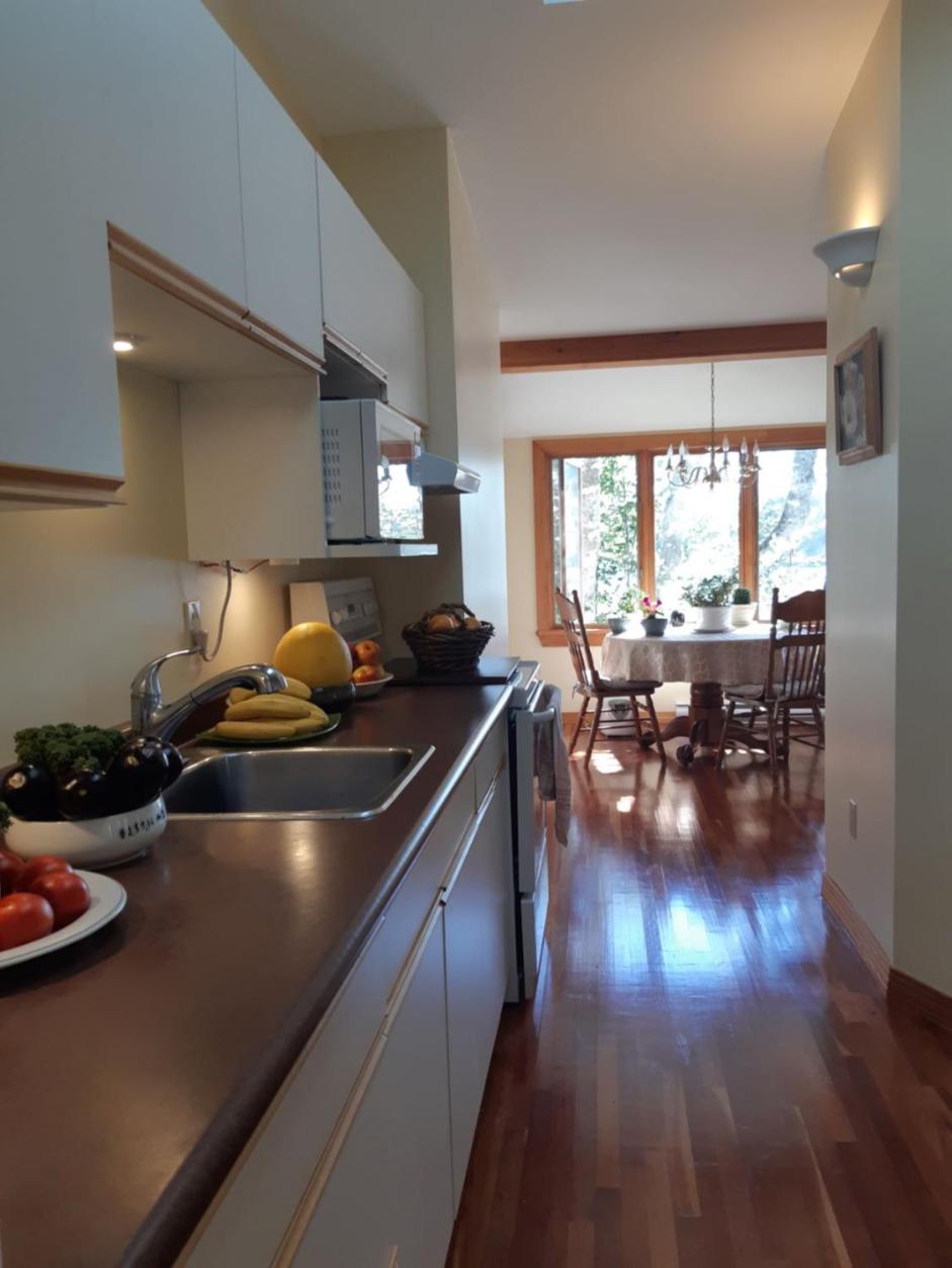 Oceanfront Garden Cottage - Gateway to Attractions and Towns, Private Cove Mooring