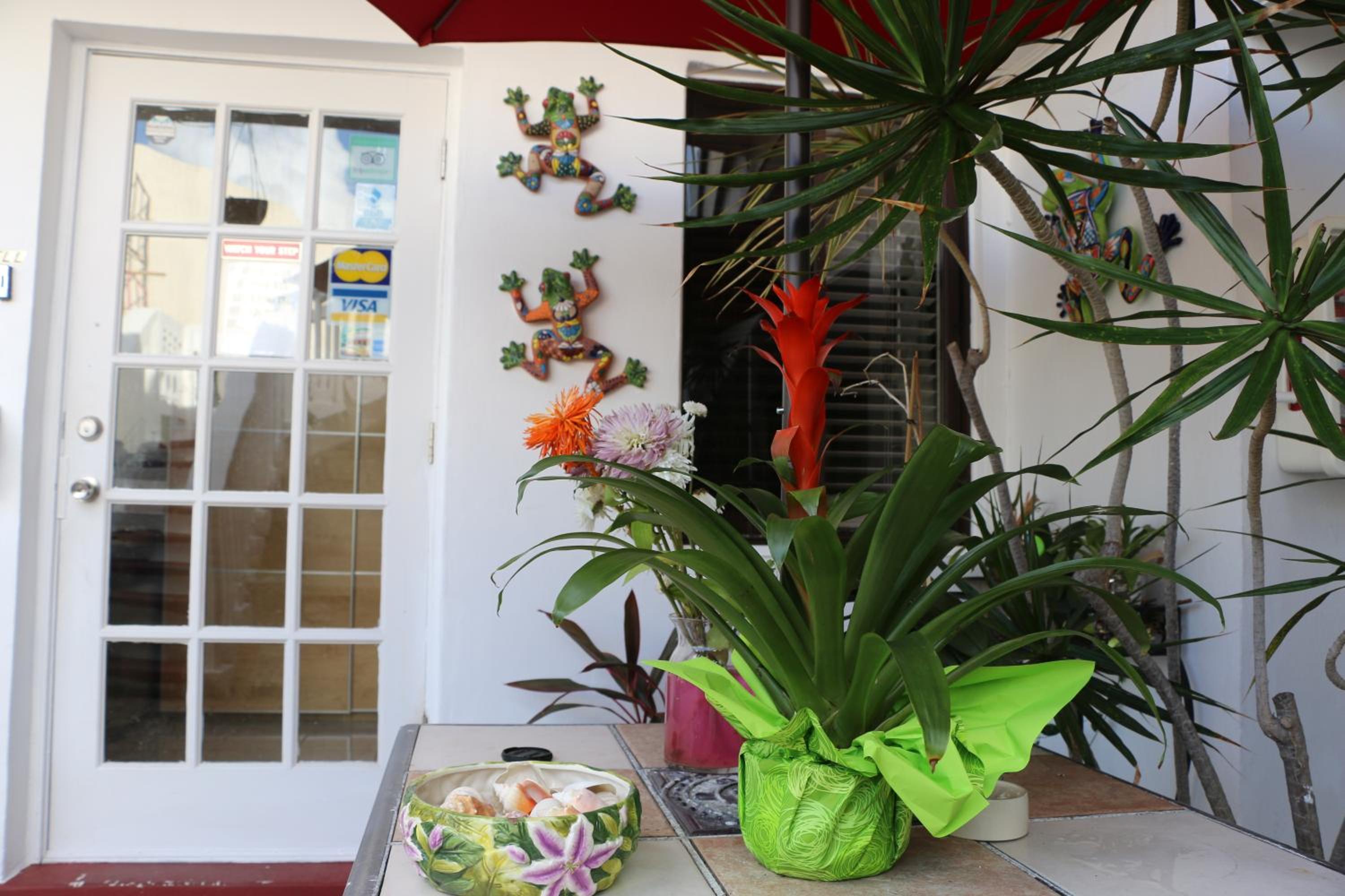 Breakaway Inn Guest House