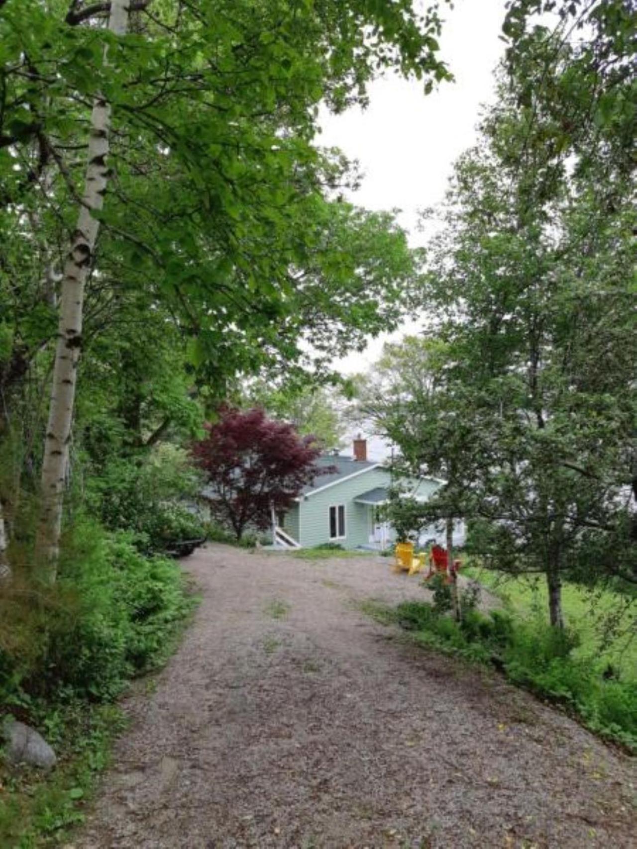 Oceanfront Garden Cottage - Gateway to Attractions and Towns, Private Cove Mooring