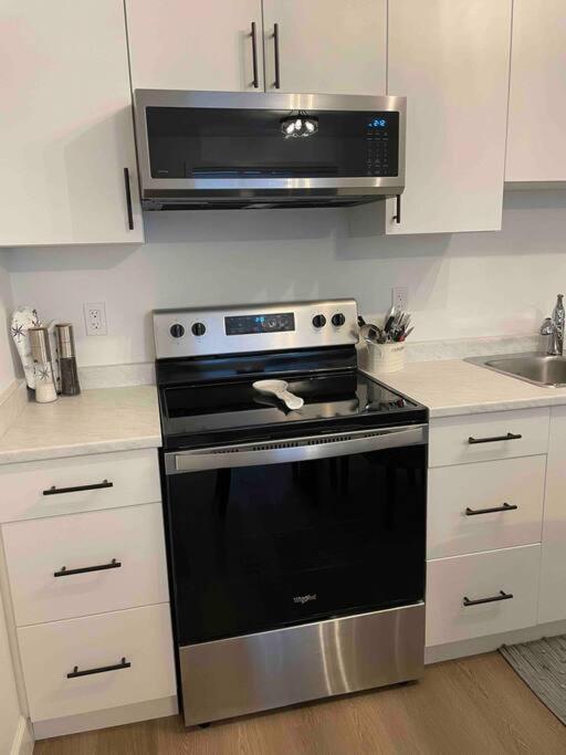 Adorable 1 Bedroom Suite- a skip to Galloping Goose