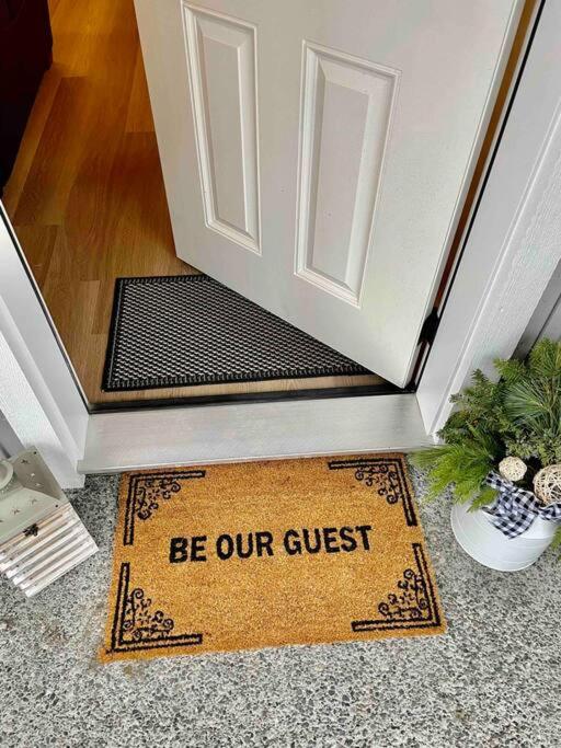 Adorable 1 Bedroom Suite- a skip to Galloping Goose