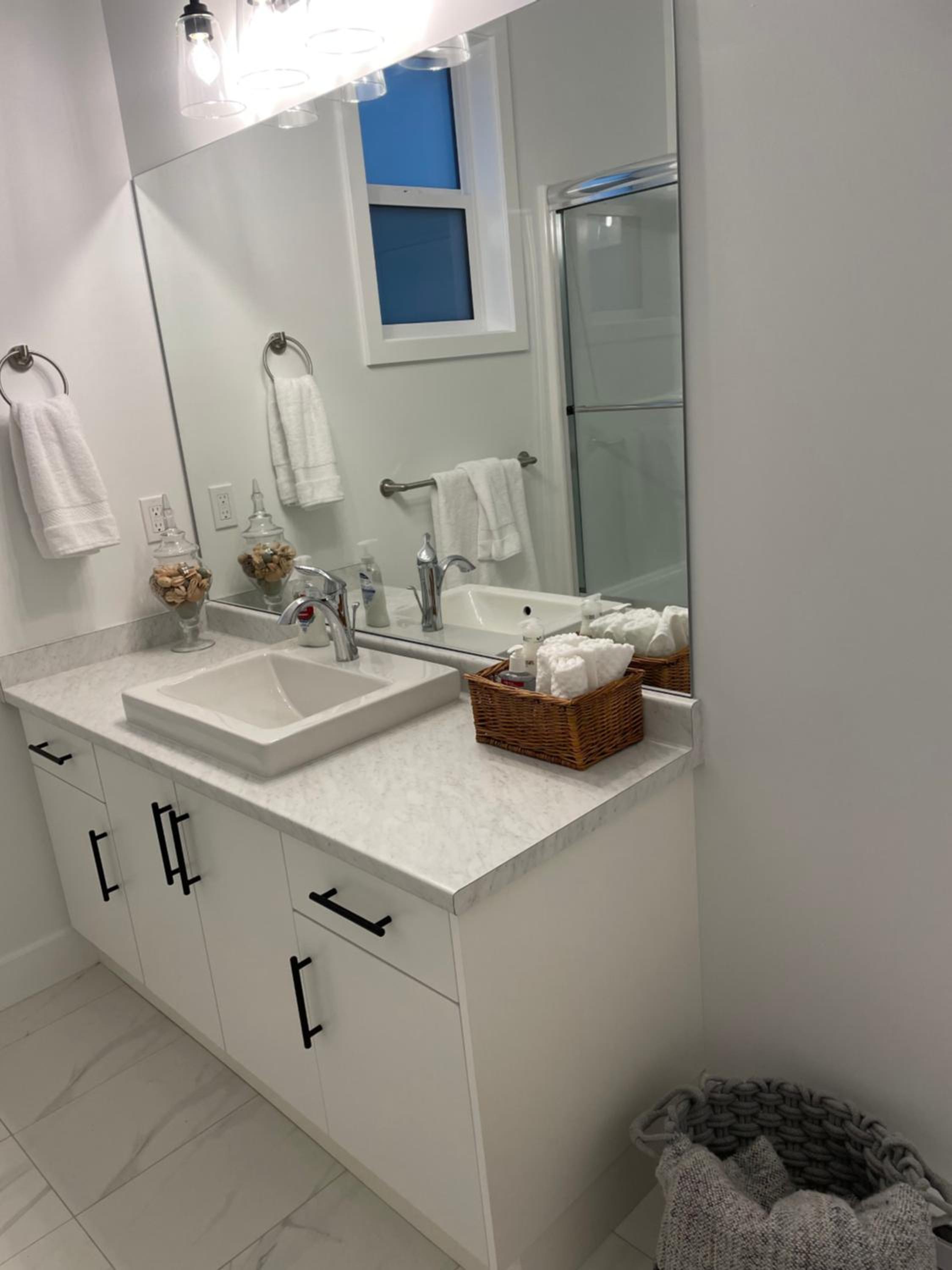 Adorable 1 Bedroom Suite- a skip to Galloping Goose