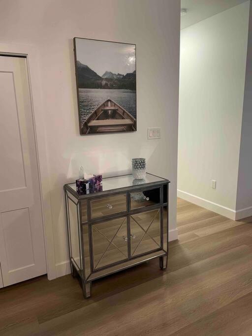 Adorable 1 Bedroom Suite- a skip to Galloping Goose