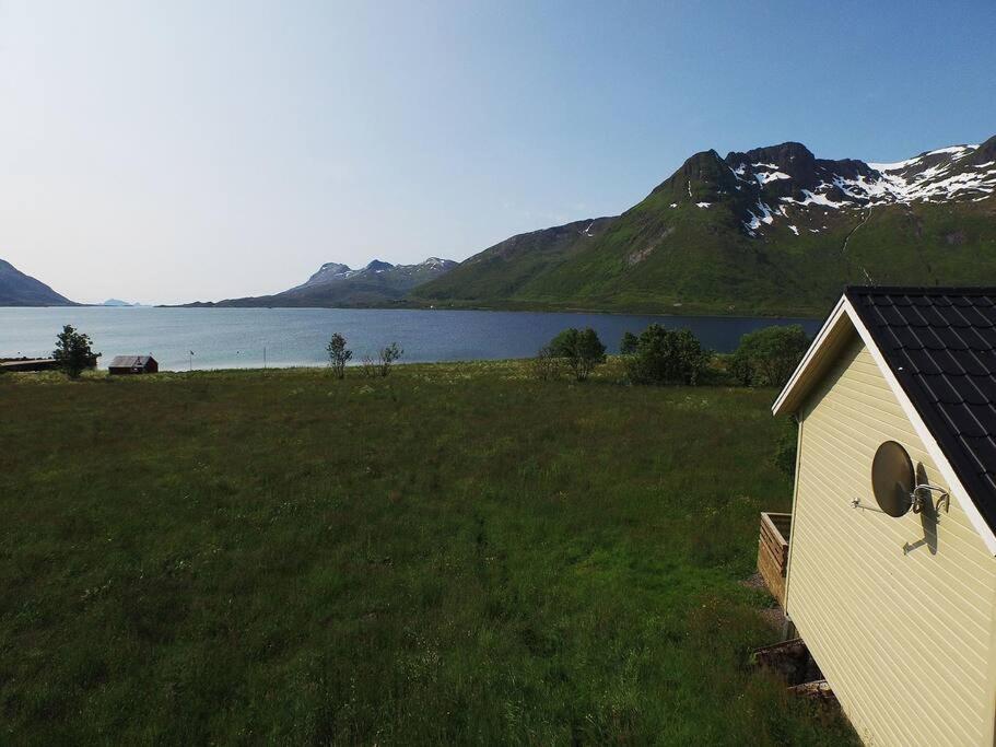 Charming house by the sea, Lofoten! view 3