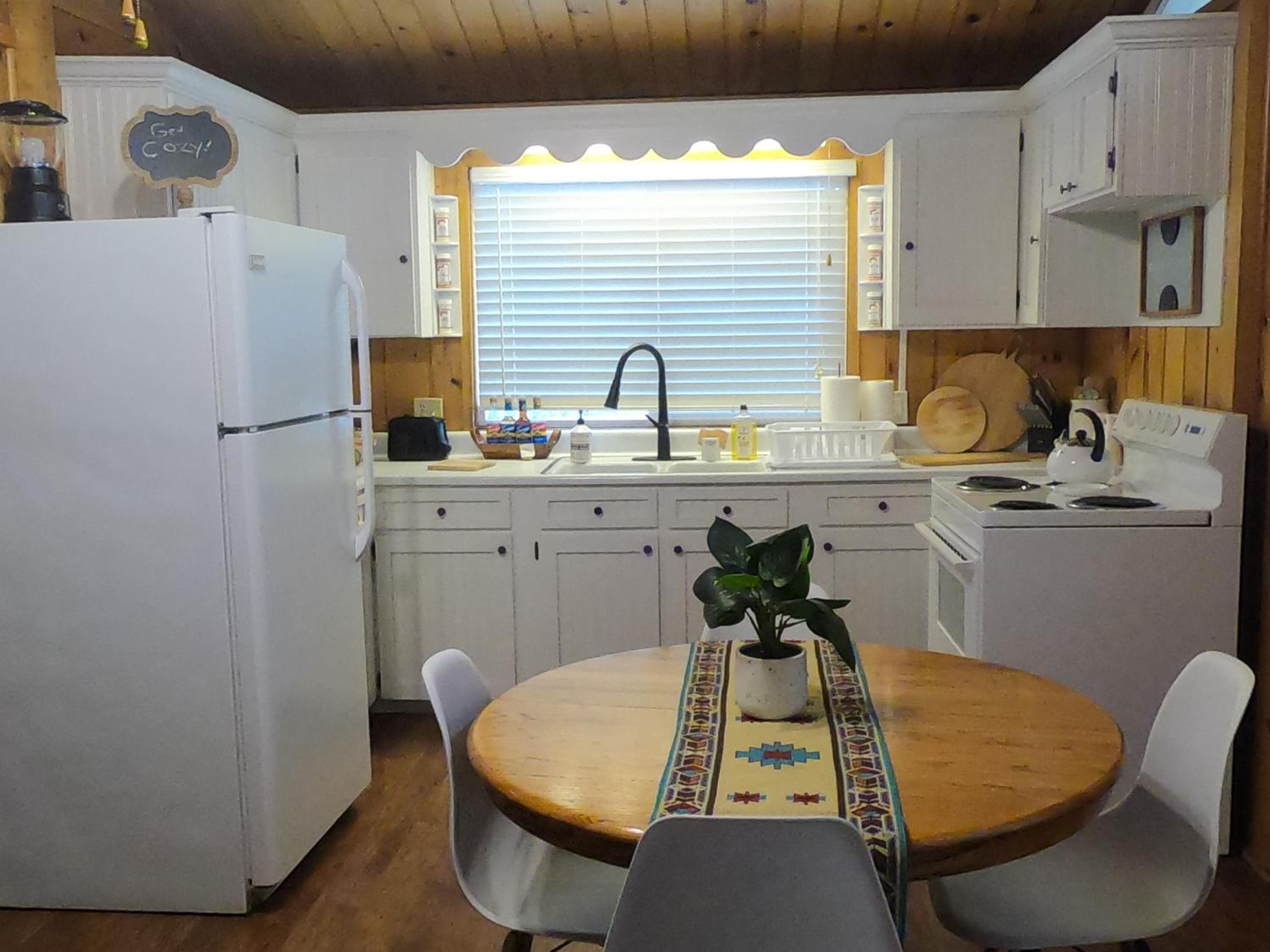 Bryce’s Zion House by Bryce Canyon National Park! view 2