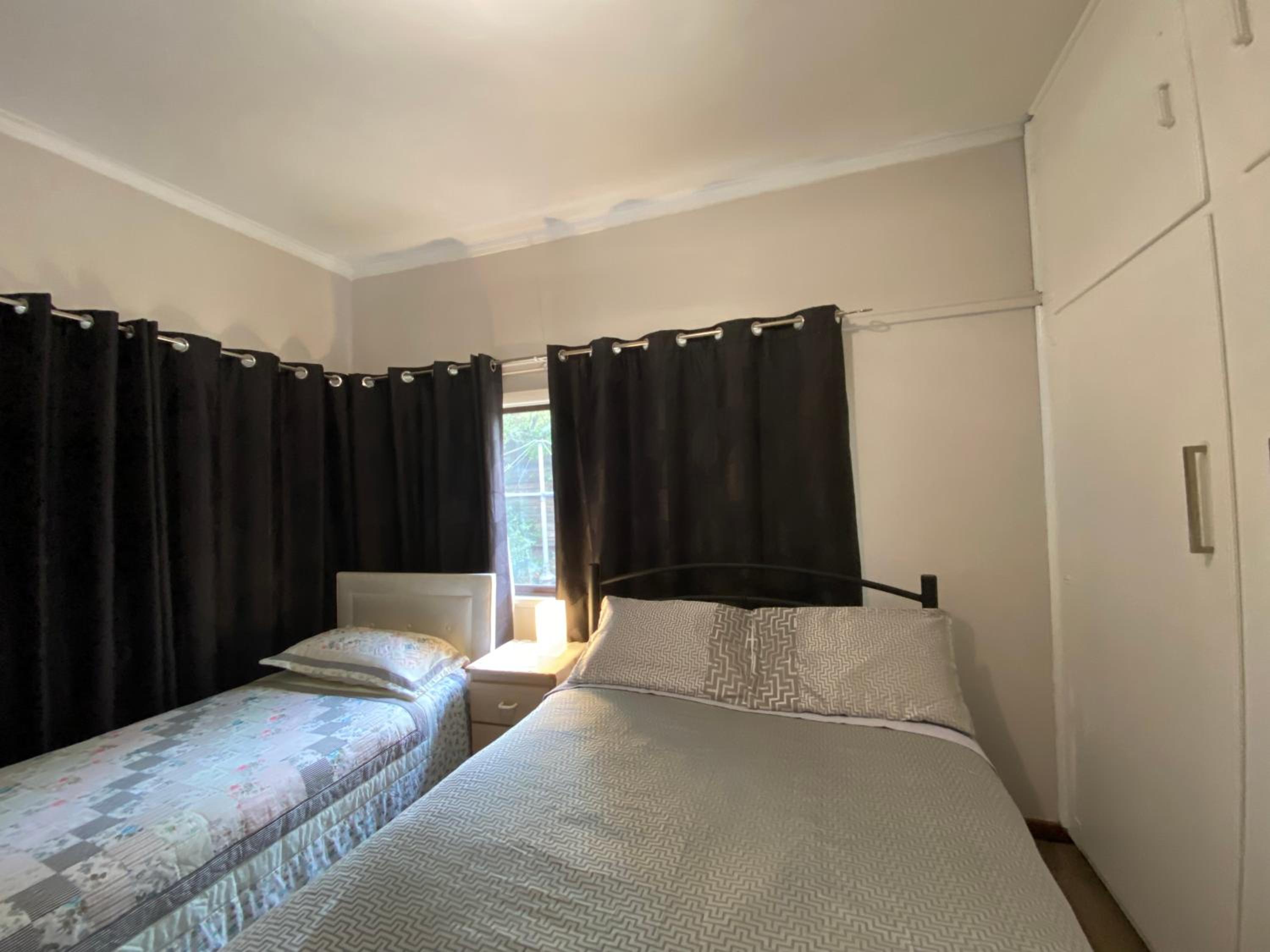 6 Beds-Whole House with 4 bedrooms -Stawell - share accommodation - 3 rooms for 5 gusts are available