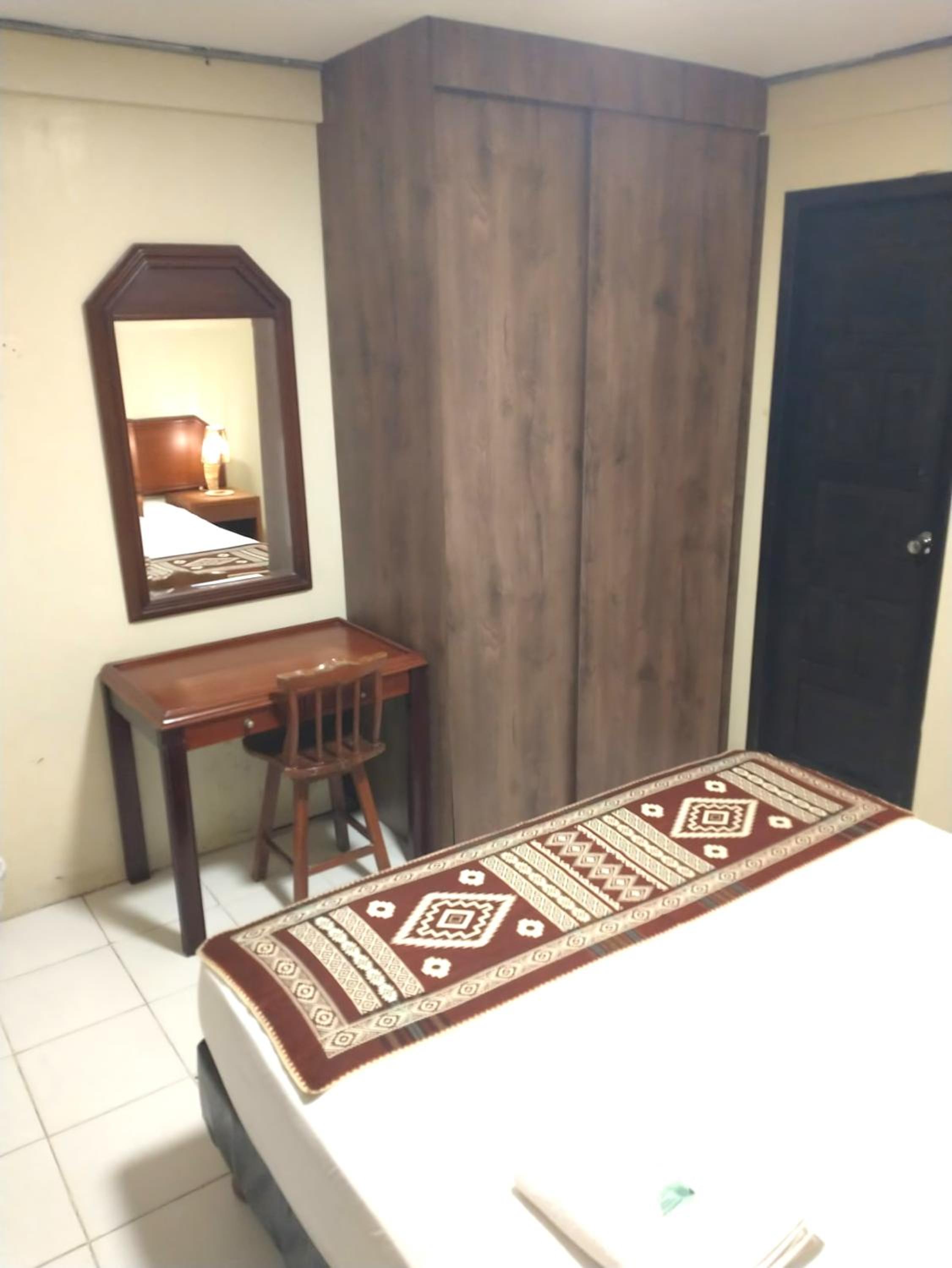 Dreamkapture Hostel close to the airport and bus terminal