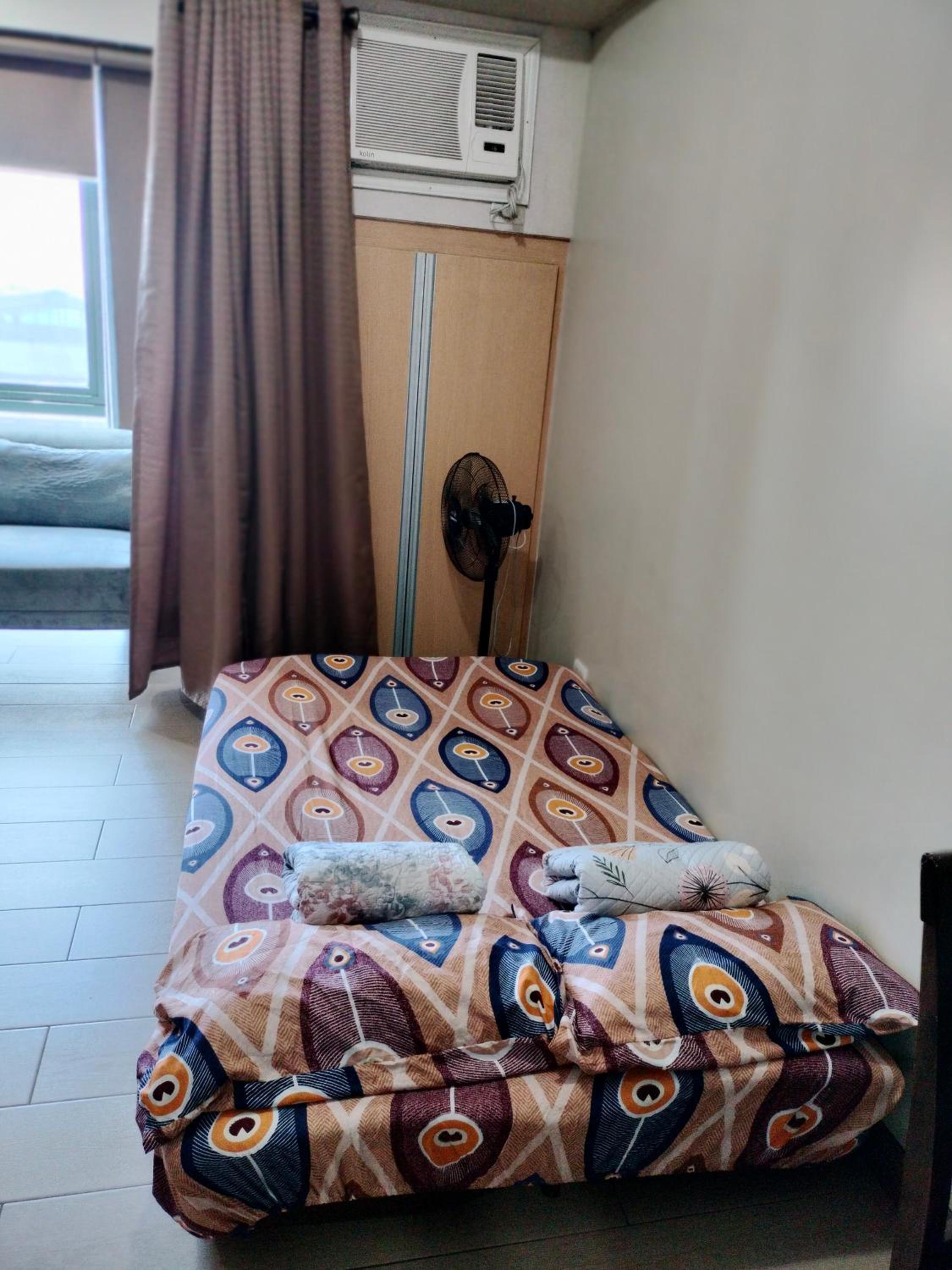 Rqui Affordable Hotel with Pool CondoTel Pasay view 4