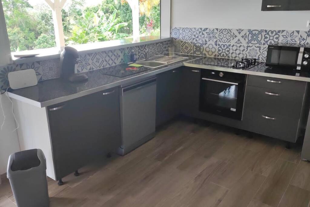 Appartement spacieux, soigné et tout confort sur la Trinité view 2