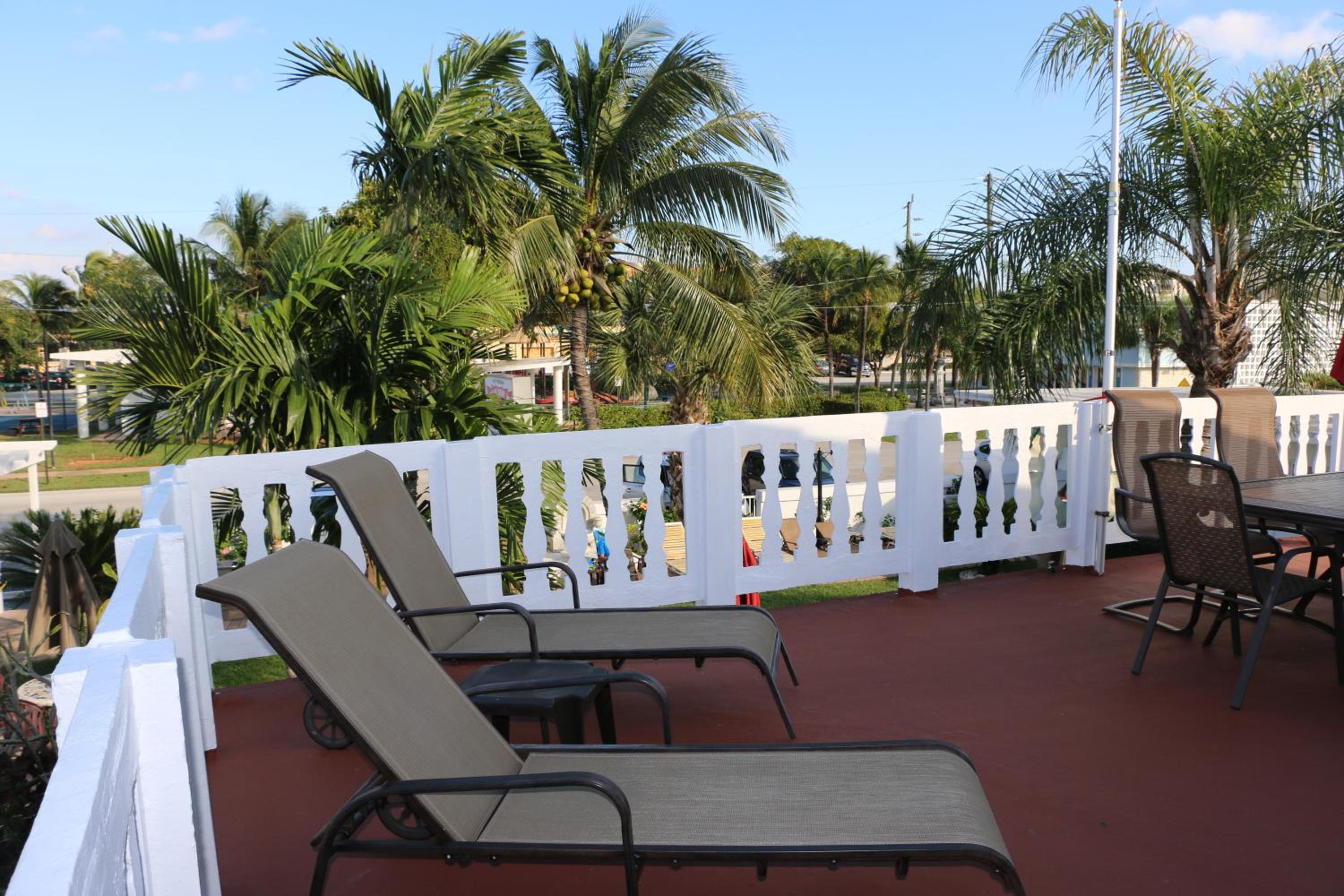 Breakaway Inn Guest House