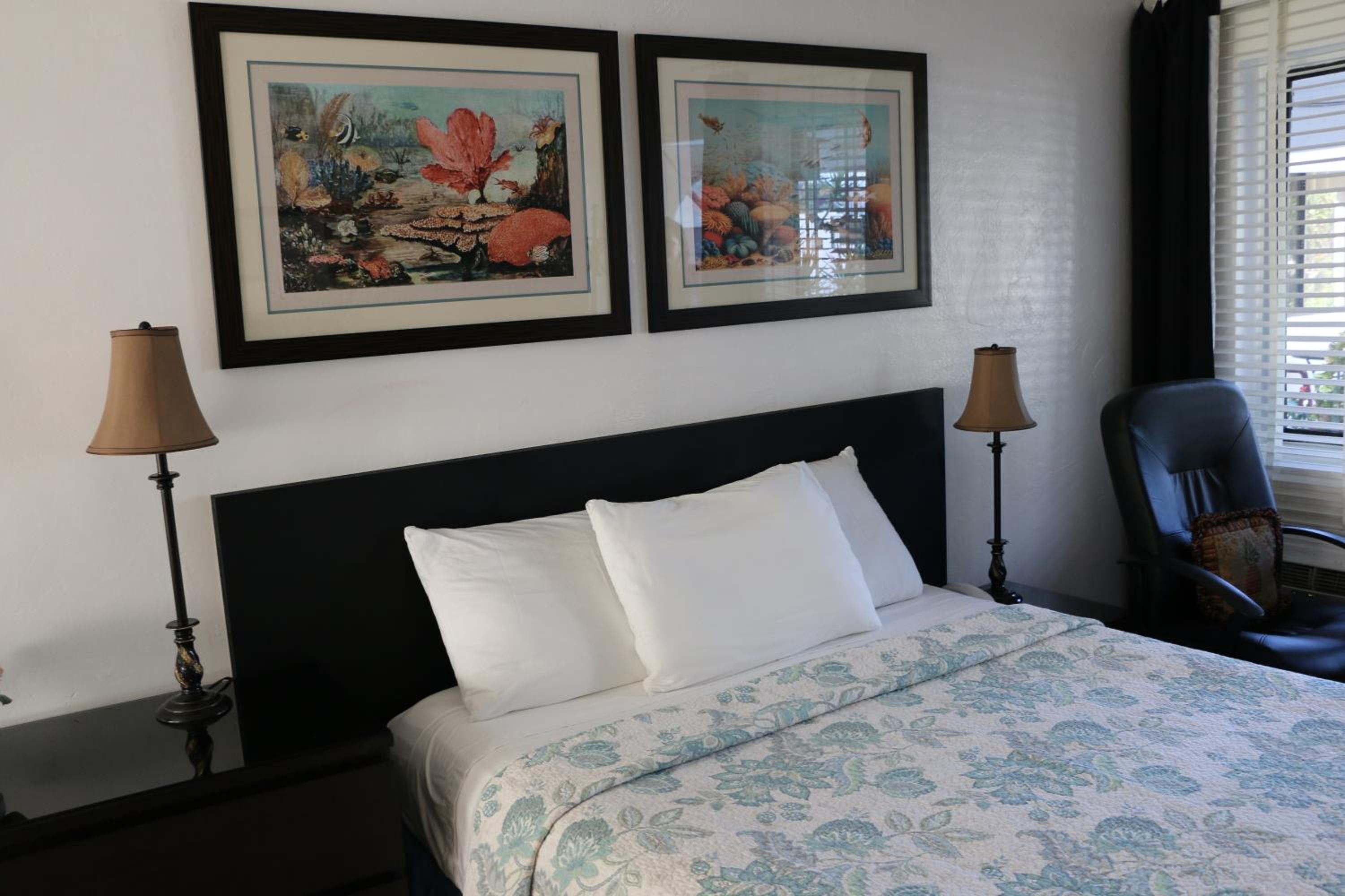 Breakaway Inn Guest House