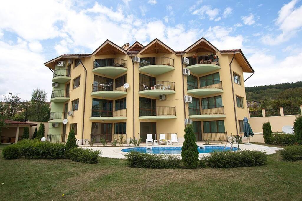 DeLuxe 2 Bedroom Apartment with Pool View MamaAfrica