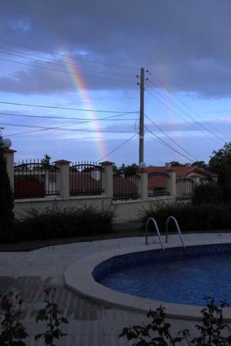 DeLuxe 2 Bedroom Apartment with Pool View MamaAfrica