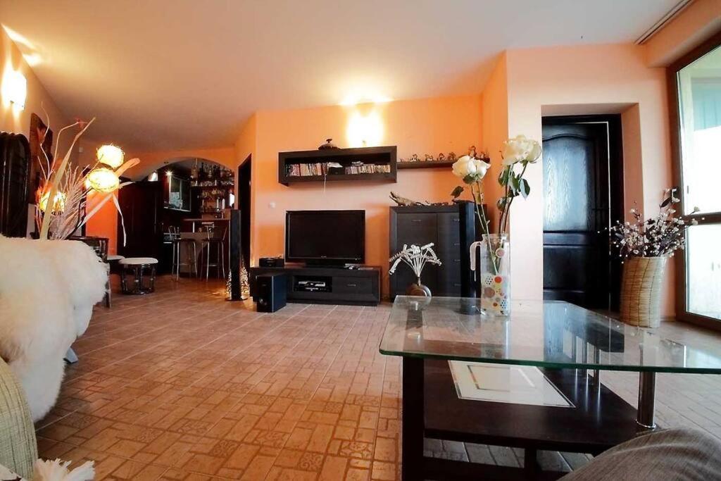 DeLuxe 2 Bedroom Apartment with Pool View MamaAfrica