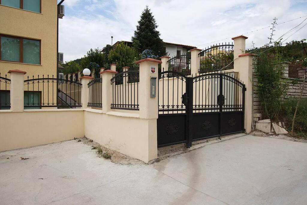 DeLuxe 2 Bedroom Apartment with Pool View MamaAfrica