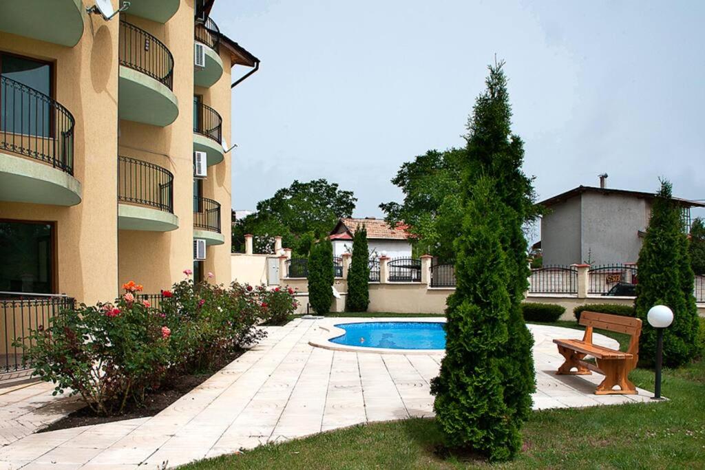 DeLuxe 2 Bedroom Apartment with Pool View MamaAfrica