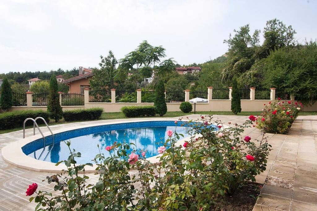 DeLuxe 2 Bedroom Apartment with Pool View MamaAfrica